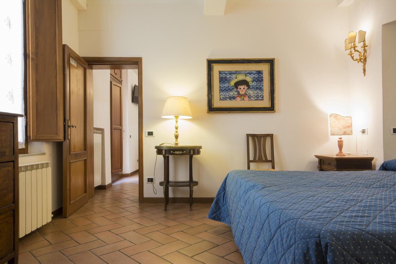 เปียซซา ปาราดิโซ แอคคอมมอเดชั่น Hotel เซียนา ภายนอก รูปภาพ