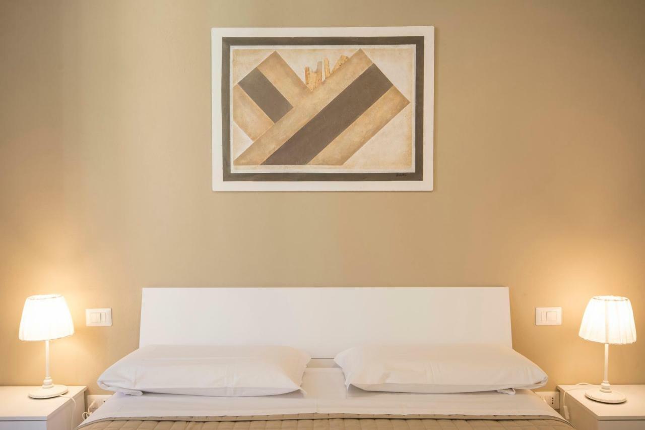 เปียซซา ปาราดิโซ แอคคอมมอเดชั่น Hotel เซียนา ภายนอก รูปภาพ